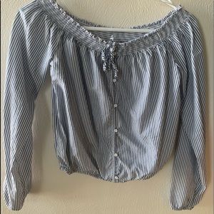 off the shoulder crop top / long sleeve